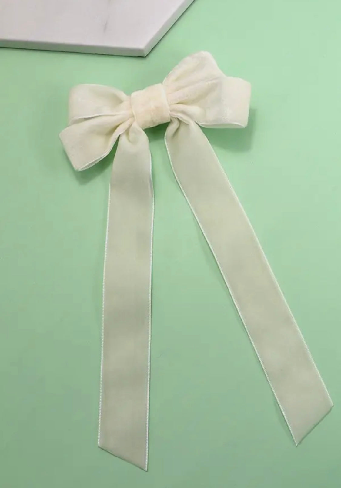 Ivory Velvet Bow (Alligator Clip)